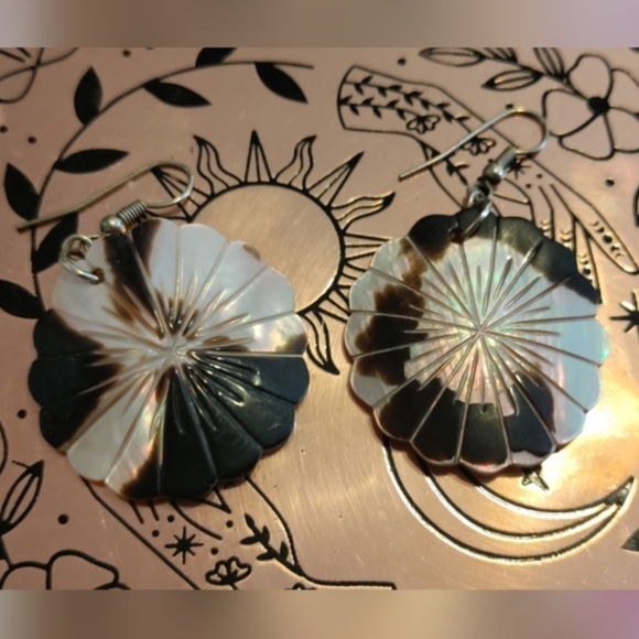 New Mother Of Pearl Earrings - Picture 3 of 4
